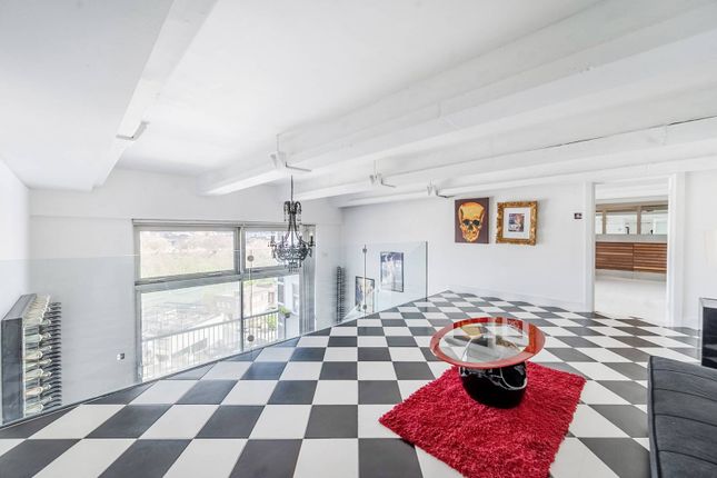 Peterborough Road, Parsons Green... 3 bed flat for sale