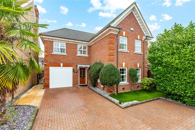 Caxton Way, Romford, RM1 4 bed detached house for sale
