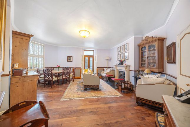 3 bedroom flat for sale