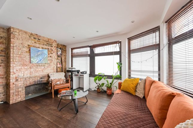 Hackney, London, Bethnal Green... 2 bed flat for sale