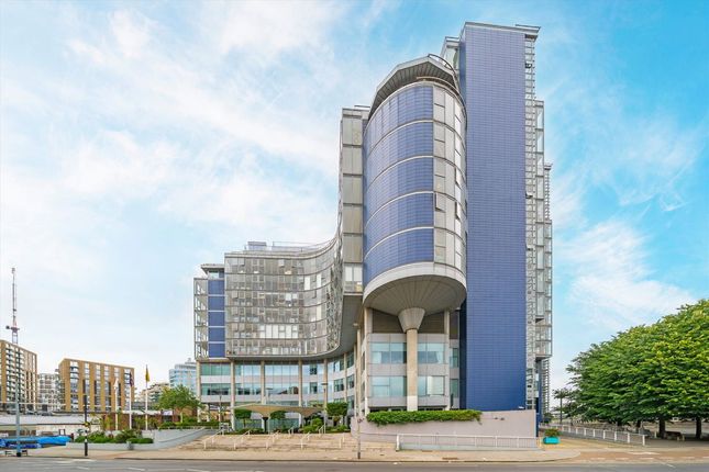 Lombard Road, London SW11 1 bed flat for sale