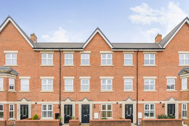 Hawkins Way, Eastleigh, Hampshire, SO50 3 bed house for sale