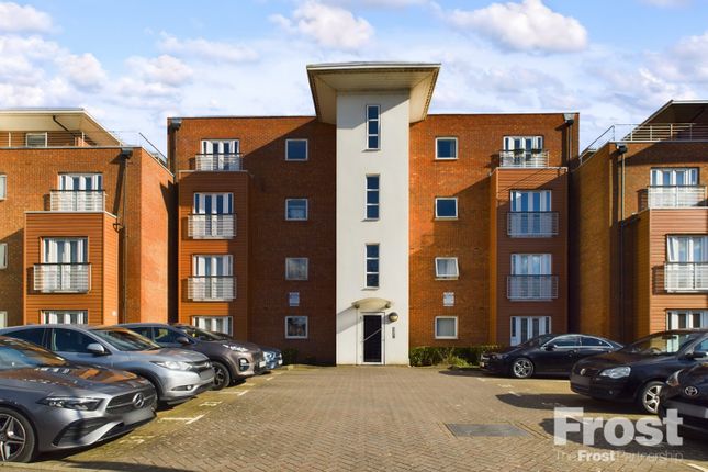 Hawkes Close, Langley, Berkshire, SL3 2 bed apartment for sale