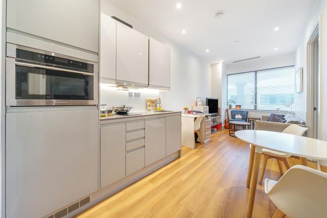 Atria House, 219 Bath Road, Slough SL1 2 bed apartment for sale