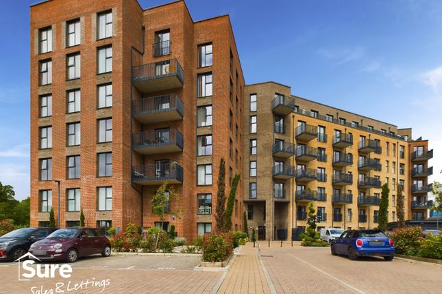 Dacorum Way, Hemel Hempstead... 2 bed apartment for sale