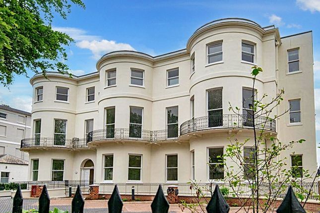 London Road, Cheltenham GL52 4 bed apartment for sale