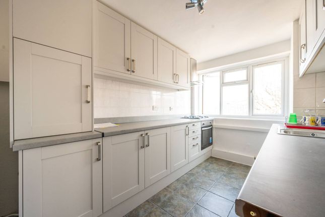 Barking Road, Plaistow, London, E13 3 bed flat for sale