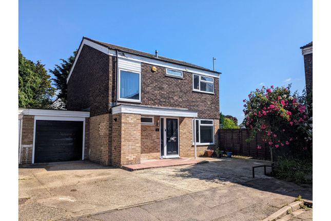 3 bedroom link detached house for sale