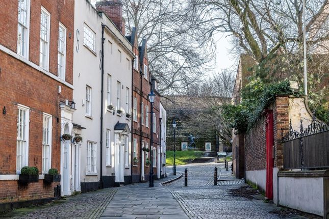 4 bed town house