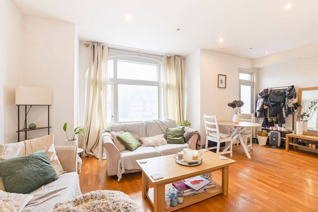 Mitcham Lane, Furzedown, SW16 2 bed flat for sale