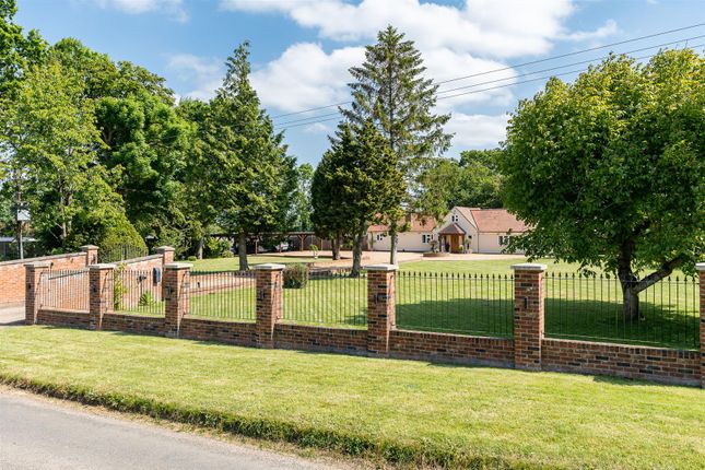 5 bed detached house