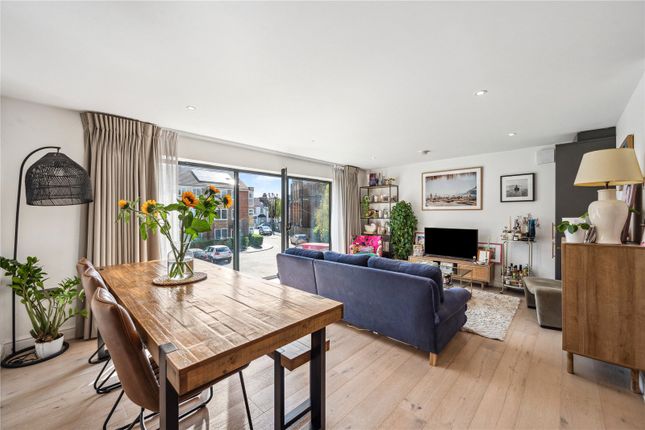 Waynflete Street, SW18 2 bed apartment for sale