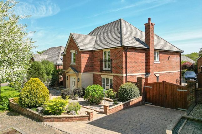 5 bed detached house