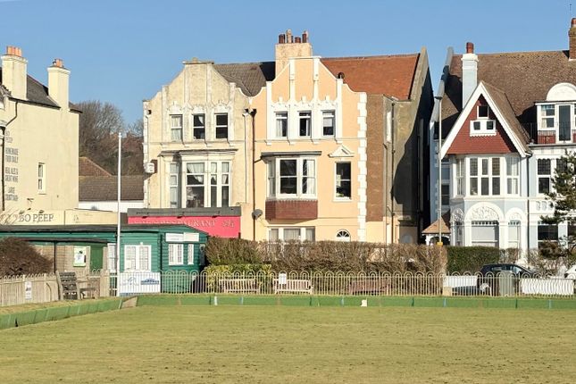 3 bedroom flat for sale