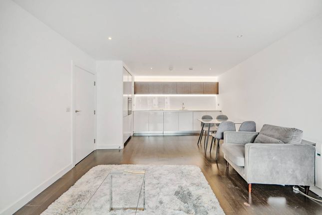 Pump House Crescent, Brentford, TW8 1 bed flat for sale