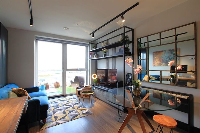 Samuelson House, Southall UB2 1 bed apartment for sale