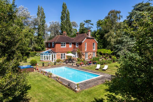 5 bed detached house