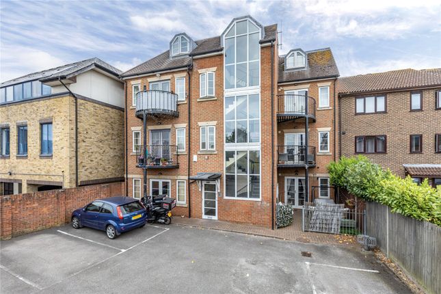 High Street, Addlestone KT15 1 bed flat for sale