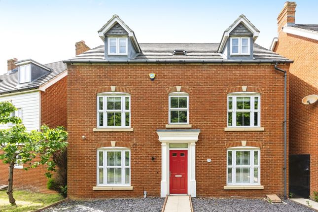 5 bed detached house