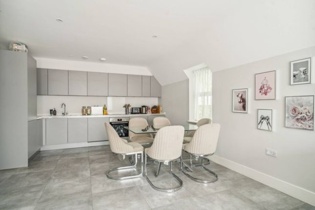 Ellam Court, Bushey, WD23 2 bed flat for sale