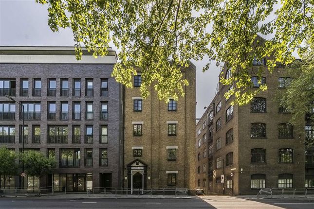 The Highway, London E1W 2 bed flat for sale