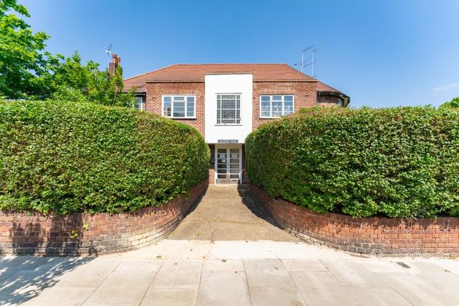 Pitshanger Lane, W5 3 bed flat for sale