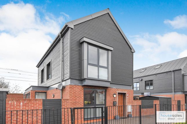 4 bed detached house