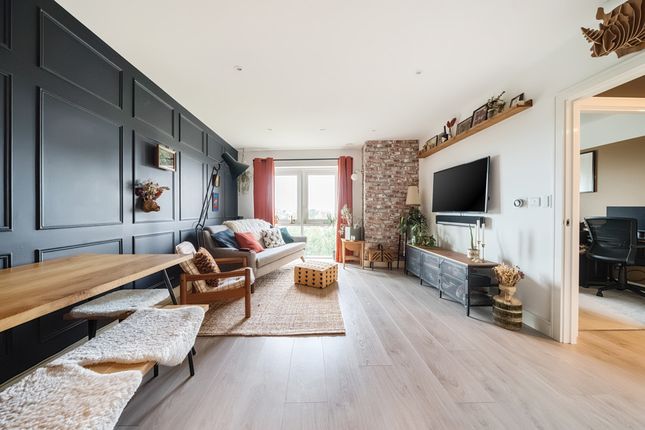 Longfield Avenue, London 2 bed apartment for sale