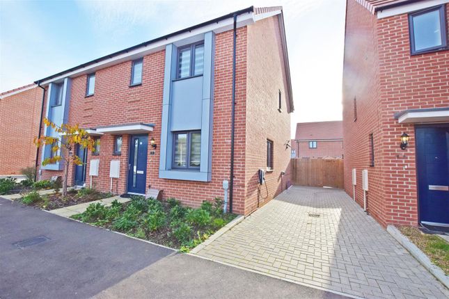 Hop Garden Close, Rainham, Gillingham 3 bed semi