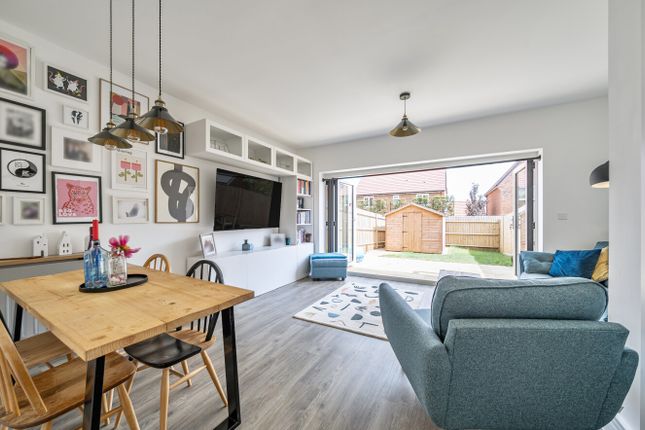 Benfield Place, Shrivenham... 2 bed semi