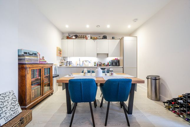 Windsor Street, Uxbridge, Middlesex 1 bed apartment for sale