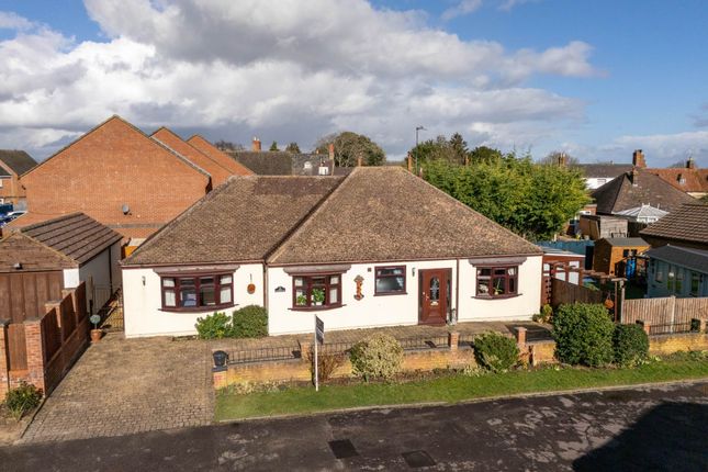 Hawkwell Estate, Milton Keynes MK19 4 bed bungalow for sale