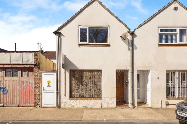 2 bedroom semi-detached house for sale