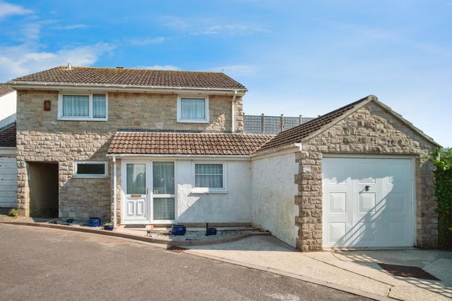 3 bed link detached house