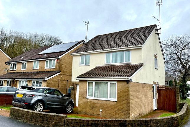 4 bed detached house