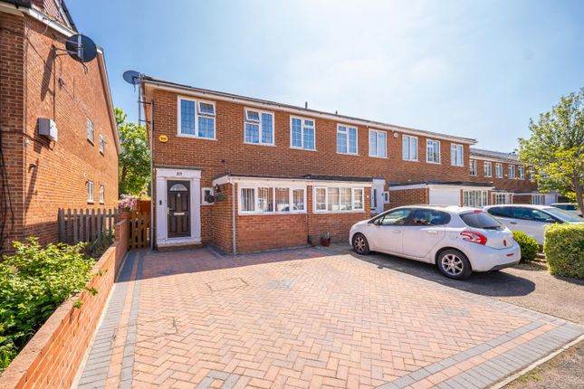 Bucklers Way, Carshalton SM5 3 bed end of terrace house for sale