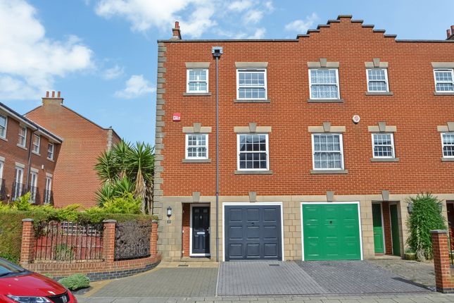 3 bedroom town house for sale