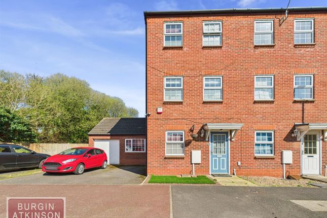 5 bedroom semi-detached house for sale