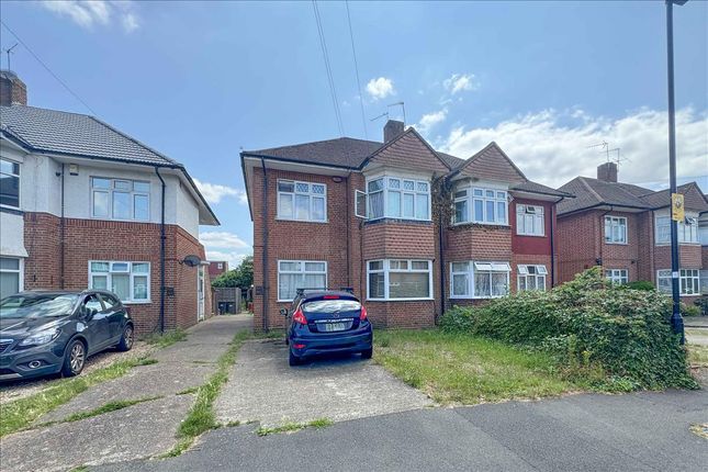 Amesbury Road, Feltham, Middlesex, TW13 2 bed flat for sale