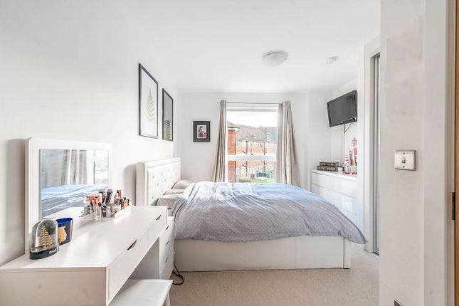 Lyon Square, Harrow, HA1 3 bed flat for sale