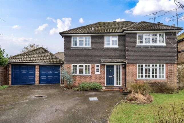 Mayflower Drive, Yateley GU46 4 bed detached house for sale