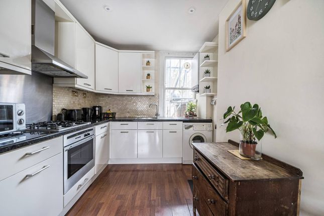 Rosebury Road, Sands End, London, SW6 2 bed flat for sale
