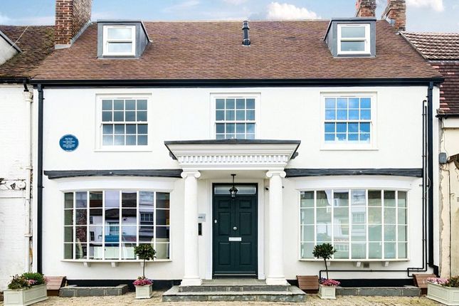 High Street, Esher, KT10 2 bed apartment for sale