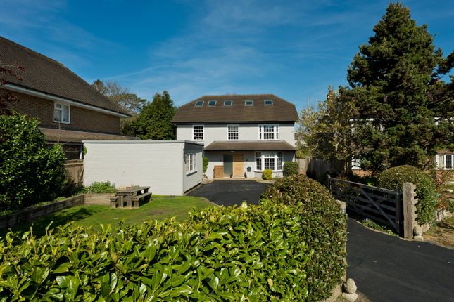 5 bed detached house