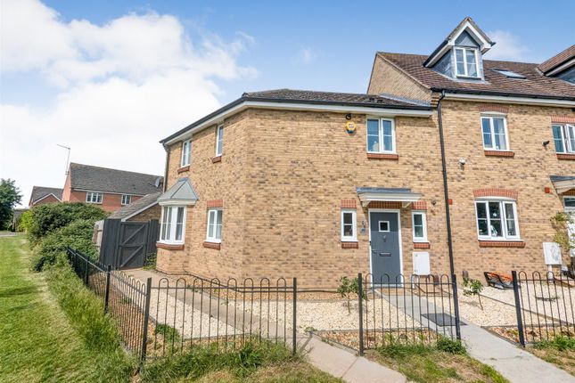 Rose Close, Corby NN18 3 bed semi