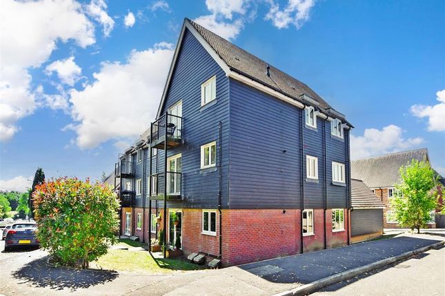 Oddstones, Codmore Hill, Pulborough... 2 bed ground floor flat for sale