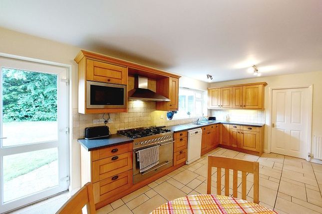 Post House Lane, Great Bookham KT23 5 bed detached house for sale