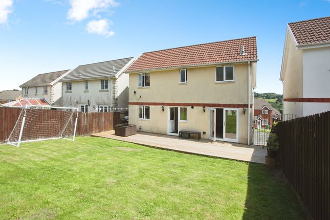 4 bed detached house