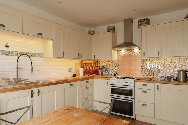 Clayhall Lane, Reigate 4 bed end of terrace house for sale