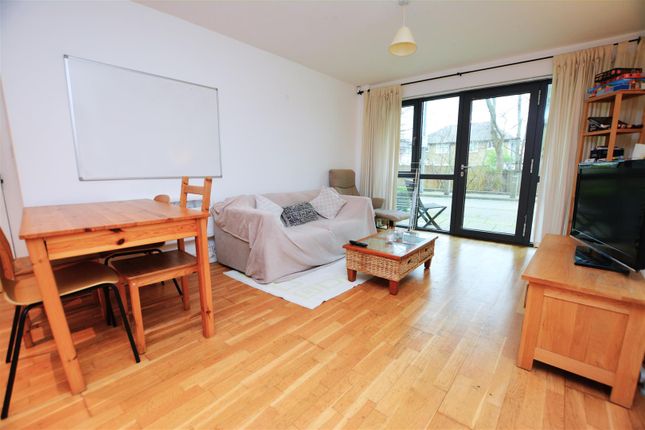 31 Chapter Way, Colliers Wood SW19 3 bed apartment for sale